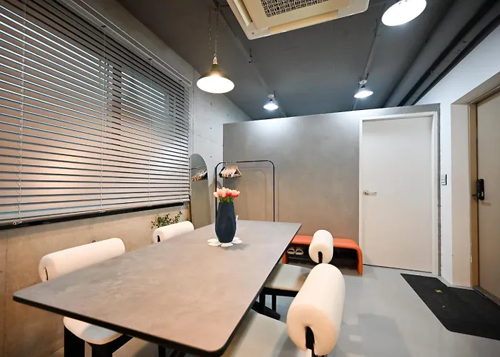 10mins To Seongsu, 4 Ppl, 500mbps, Design House Seoel