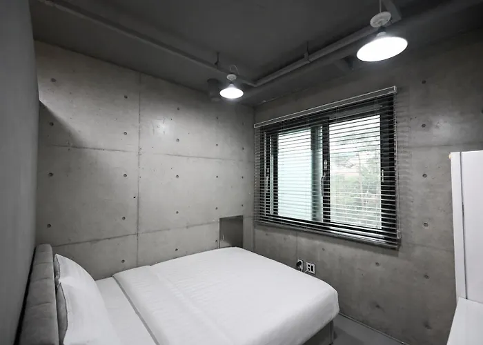 10mins To Seongsu, 4 Ppl, 500mbps, Design House Seoel